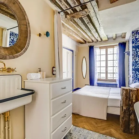 Authentic 1br 3p - Notre Dame